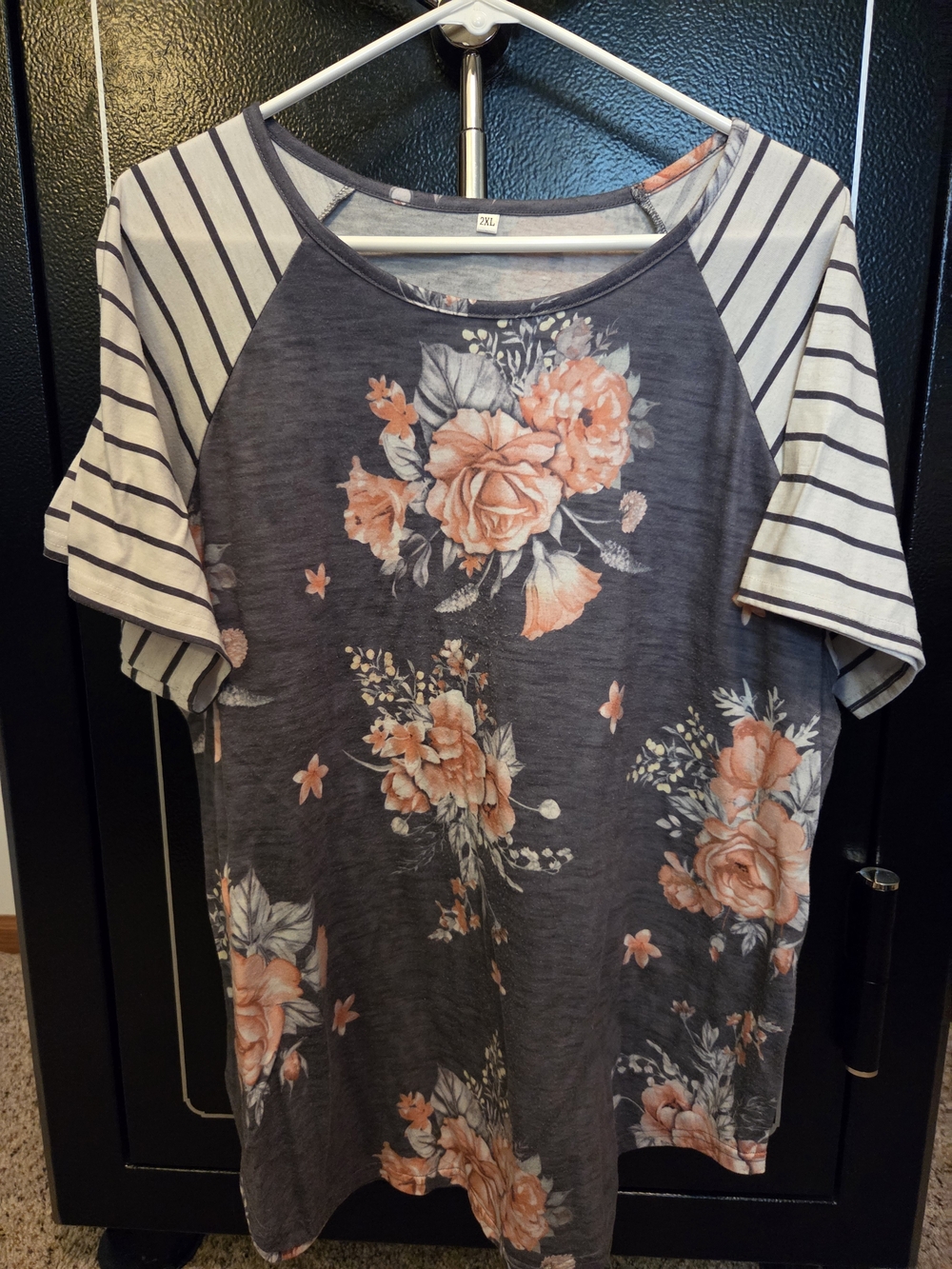 Floral Raglan Short-Sleeve Top - Gray with Peach Floral